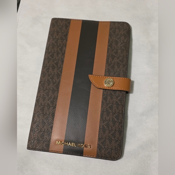 Michael Kors Notebook Cocer EUC - Picture 1 of 4